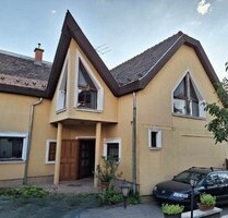 Einfamilienhaus mit 3 Wohnungen und Werkstatt - Budapest