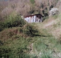 Rohbau am Idrosee mit Grund und 2 Wohnungen - Lavenone