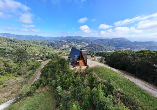 Bild 1 - 5 A-Frame Häuser auf 24 Hektar Grundstück