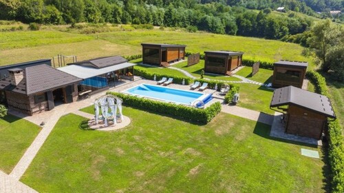 Bild 1 - Anwesen zu verkaufen - 1.250.000,00 EUR Kaufpreis, ca.  400,00 m² Wohnfläche