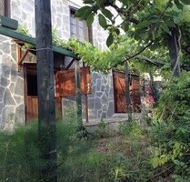 Traditionelles Steinhaus auf griechischer Insel - Rahoni