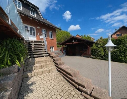 Bild 1 - Hoch oben- EFH + ELW+ Büro - Sonnenterrasse+Garten