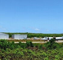 Land mit Landebahn und 2 Flugzeughangars direkt am Meer - Pearly Beach