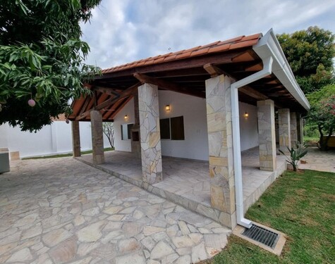 Bild 1 - Zu verkaufen schönes Eckhaus in San Bernardino Paraguay