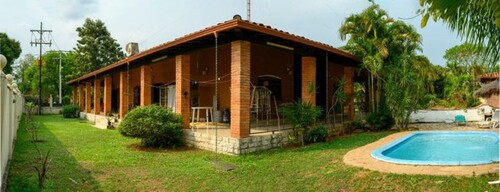 Bild 2 - 6 Zimmer Einfamilienhaus zum Kaufen in San Bernardino . Paraguay