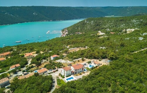 Bild 1 - Villa mit Swimmingpool in idyllischer Umgebung