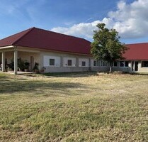 Anwesen mit Bauernhaus 350m2 und 9ha Grund - Bócsa