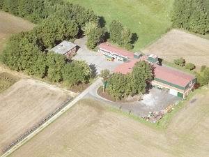 Bild 1 - Moderner Gutshof mit massiven Nebengebäuden