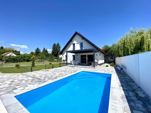 Bild 1 - In Ungarn in Haus mit Pool zu verkaufen