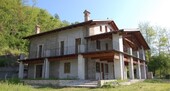 Bild 1 - Liegenschaft in Piemont - 350.000,00 EUR Kaufpreis, ca.  300,00 m² Wohnfläche