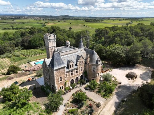 Bild 1 - Authentisches Schloss aus dem 19-Jahrhundert mit Park