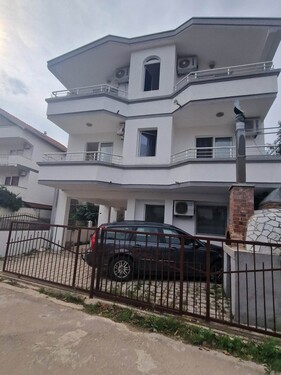 Bild 1 - Haus zu verkaufen mit 10 Zimmern 7 Bädern und Schwimmbad