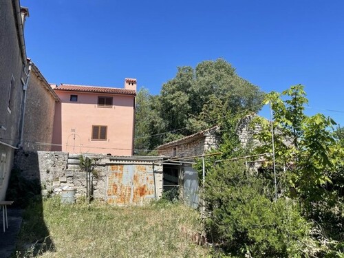 Bild 1 - Kleinod an der Piazza von Krnica zur Renovierung