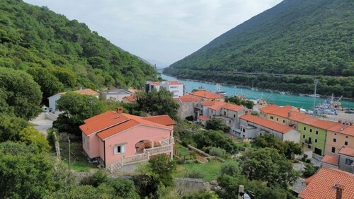Bild 1 - Liegenschaft mit Potential am Hafen mit Meerblick und Strandnähe
