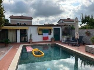 Bild 2 - 10 Zimmer Einfamilienhaus zum Kaufen in Rosignano / Toscana