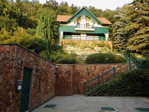 Bild 2 - 7 Zimmer Einfamilienhaus zum Kaufen in Csobánka