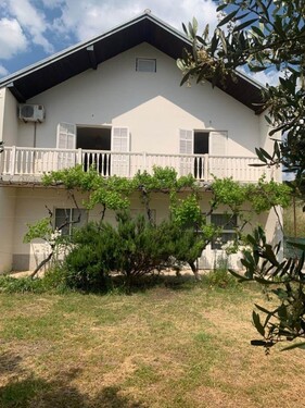 Bild 1 - Haus mit 2 separaten Wohnungen ca 50 m vom Meer