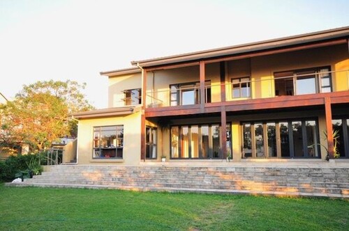 Bild 2 - 7 Zimmer Einfamilienhaus zum Kaufen in Zinkwazi Beach