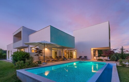 Bild 1 - Wunderschöne moderne Villa im Herzen Istriens mit Indoorpool