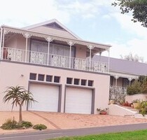 Prachtvolles Einfamilienhaus in prestigeträchtiger Siedlung - Cape Twon