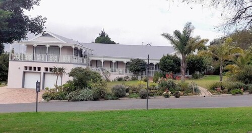 Bild 2 - 5 Zimmer Einfamilienhaus zum Kaufen in Cape Twon