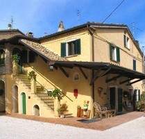 Natursteinhaus nahe Stadtzentrum am Ende einer Stichstraße - Pergola