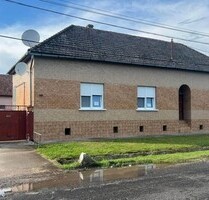 Haus mit Keller - 48.000,00 EUR Kaufpreis, ca.  180,00 m² Wohnfläche in Hercegszanto (PLZ: 6525)