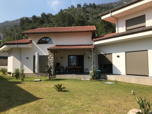 Bild 1 - Villa mit Meerblick und großem Grundstück