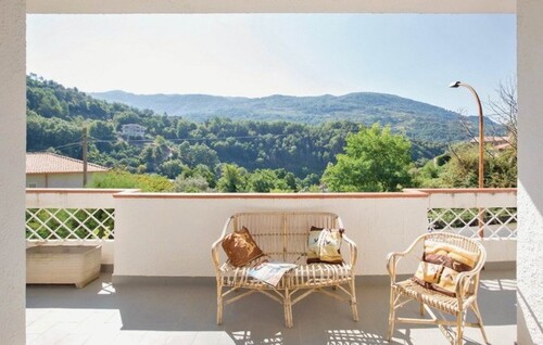 Bild 1 - Herrliche Villa auf 4 Etagen mit Pool