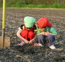 Großgrundbesitz mit Teich und rustikalen Gebäuden - Orca