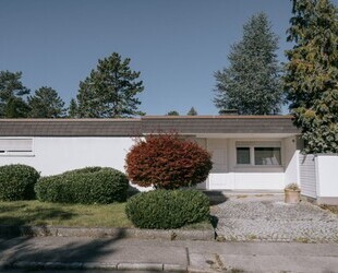 Exklusiver Bungalow mit Schwimmbad auf Südgrundstück - Krailling