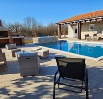 Villa in ruhiger urbaner Umgebung Neubau - Svetvincenat