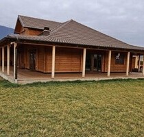 Holzhaus mit Land - 400.000,00 EUR Kaufpreis, ca.  190,00 m² Wohnfläche in Istog (PLZ: 31000)
