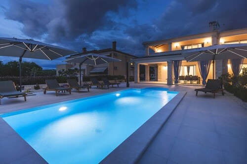 Bild 1 - LUXUS-Doppelhaushälfte mit Pool und Meerblick in Umag