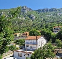 Haus mit 3 Wohnungen und Geschäftsraum nahe Meer - Kran