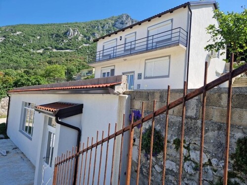 Bild 2 - 9 Zimmer Einfamilienhaus zum Kaufen in Kran