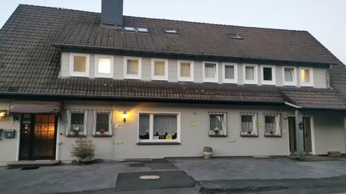 Bild 1 - Hotel mit Restaurant Fitness mit Wald und Garten