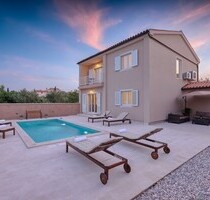 Ferienhaus mit Pool in der Nähe von Pula
