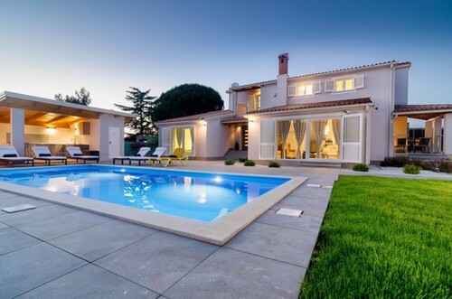 Bild 1 - Eine geräumige Villa mit Pool nahe Meer