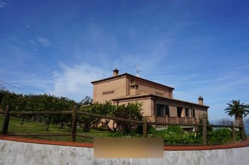 Bild 2 - 8 Zimmer Villa zum Kaufen in Roseto degli Abruzzi