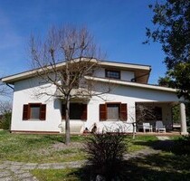 Villa in vendita a Nepezzano - 360.000,00&nbsp;EUR Kaufpreis, ca.&nbsp; 250,00&nbsp;m&sup2;&nbsp;Wohnfl&auml;che in Teramo (PLZ: 64100)