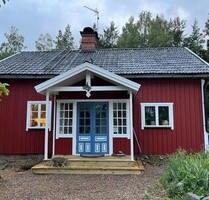 Anwesen mit 2 Häusern und Wirtschaftsgebäuden - Örsundsbro