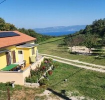 Haus mit Nebengebäude in herrlicher Alleinlage mit Meerblick - Labin