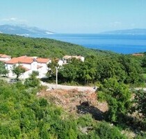 Ausgezeichnetes Grundstück am Meer in begehrte Lage im Osten Istriens - Labin
