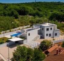 KRK HAUS MIT POOL UND MEERBLICK