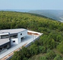 Moderne Villa in der letzten Bauphase mit großem Swimmingpool - Raa