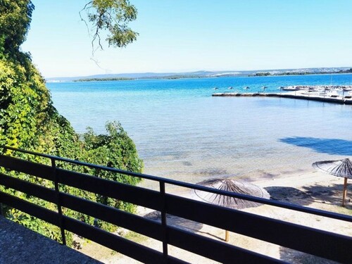 Bild 1 - Haus 1-Reihe zum Meer am Sandstrand in Kroatien