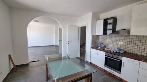 Bild 3 - 4 Zimmer Etagenwohnung in Kostrena