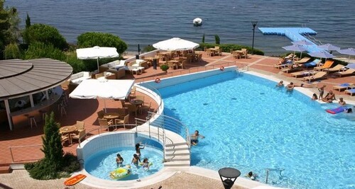 Bild 2 - 39 Zimmer Einfamilienhaus zum Kaufen in Kaminia