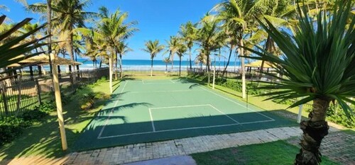 Bild 1 - Strandvilla 550m2 direkt am Meer mit 11 Suiten und Pool